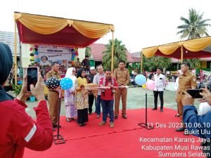 Bazar Gemilang SMPN Karang Jaya, Bupati Devi Suhartoni Beri Semangat Motivasi