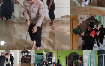Kapolsek Muara Rupit Pimpin Pembersihan Pascabanjir di Masjid Baitul Hasanah Desa Noman